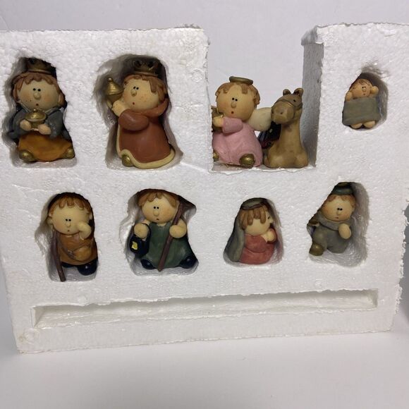 8 Piece Lighted Nativity Scene Plug In Breakable 10” Wide Multi Colored In Box - Picture 2 of 7